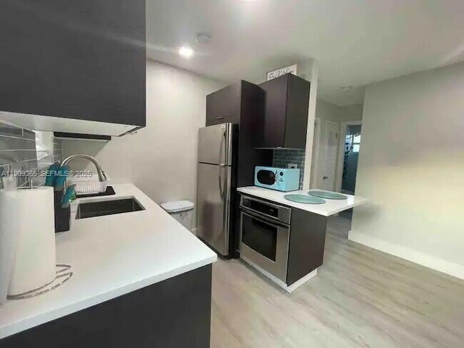 Building Photo - 1929 Dewey St