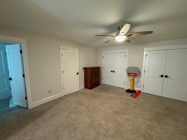 Building Photo - Lightly Furnished 4BR, 4BA Chapel Hill Hom...