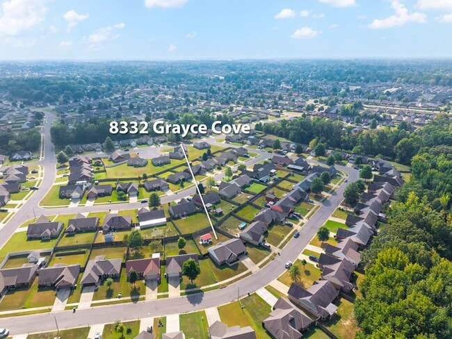 Building Photo - Recently renovated 3 bedroom, 2 bathroom h...