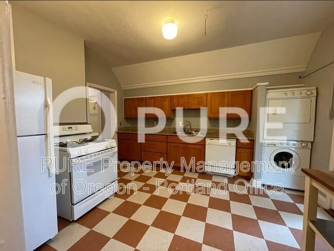 Building Photo - 3104 SE Morrison St