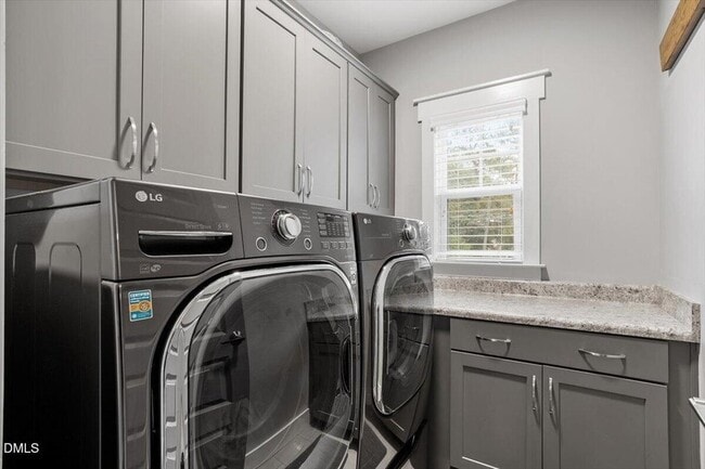 Building Photo - 714 1/2 S State Street Unit