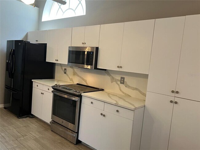 Building Photo - 3090 Pepperwood Ln W