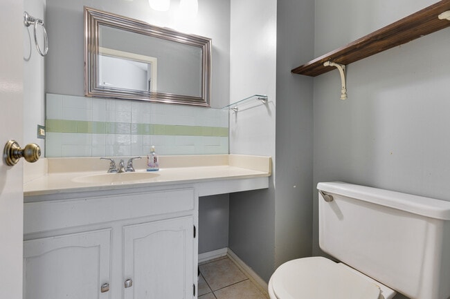 Building Photo - 1171 Regency Dr