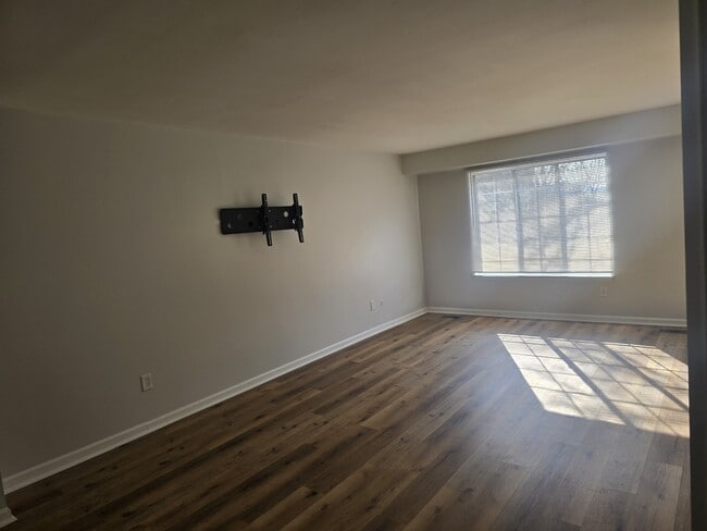 Building Photo - 30268 Southfield Rd