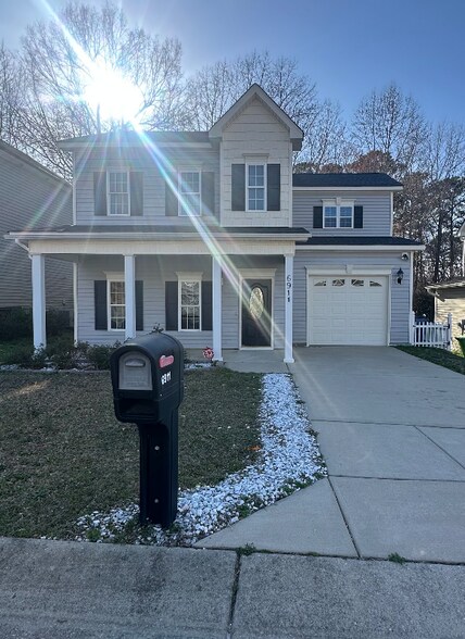 Building Photo - 6911 Spanglers Spring Way