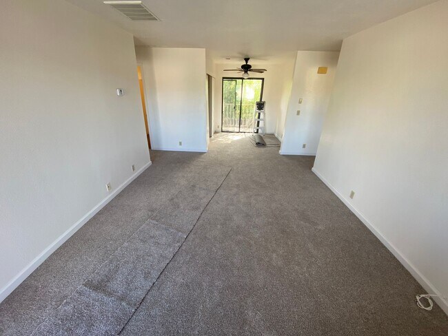 Primary Photo - La Tierra Gardens - 2/1 Upstairs Apartment