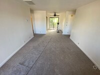 Building Photo - La Tierra Gardens - 2/1 Upstairs Apartment