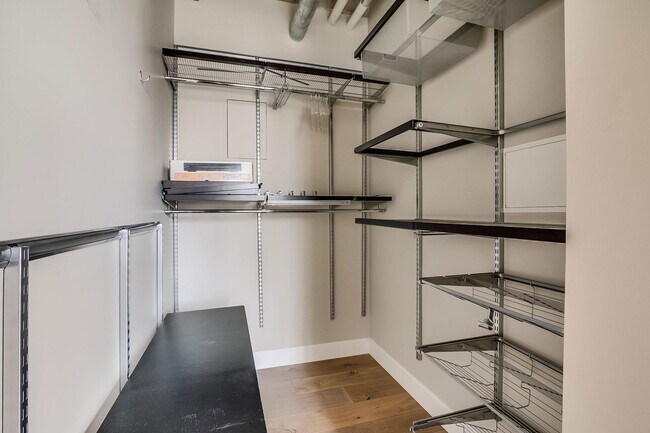 Building Photo - 114 W Adams St