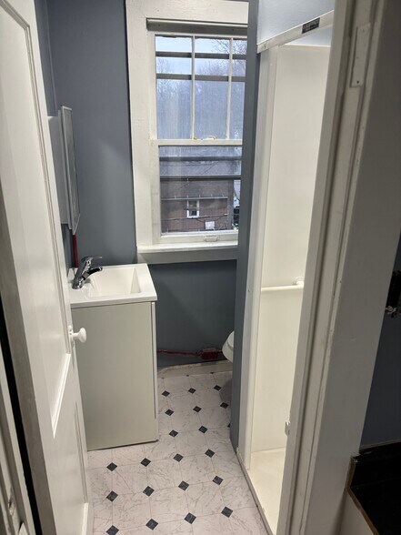 Building Photo - 721 Sumner St