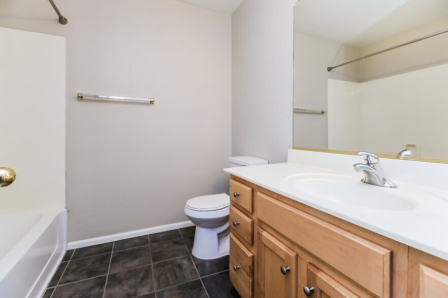 Building Photo - 41661 W Sunland Dr