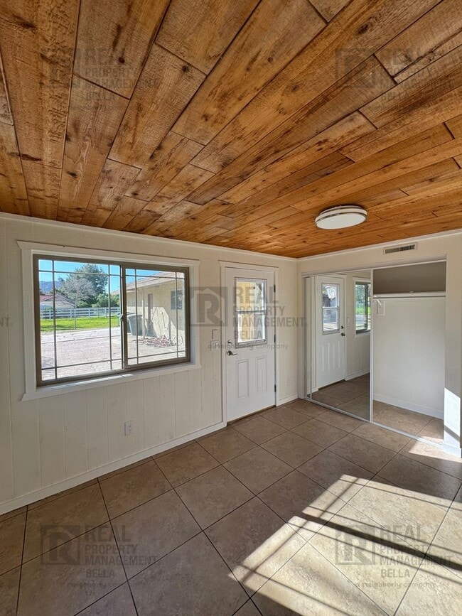 Building Photo - Spacious Single-Story 7-Bedroom Home with Open Layout & Abundant Natural Light