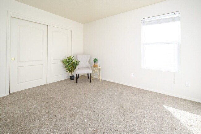 Building Photo - 6561 S Covewood Way