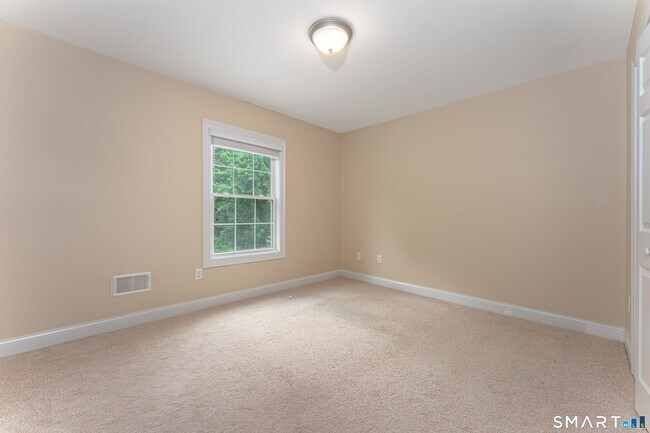Building Photo - 1 Ridgeview Dr