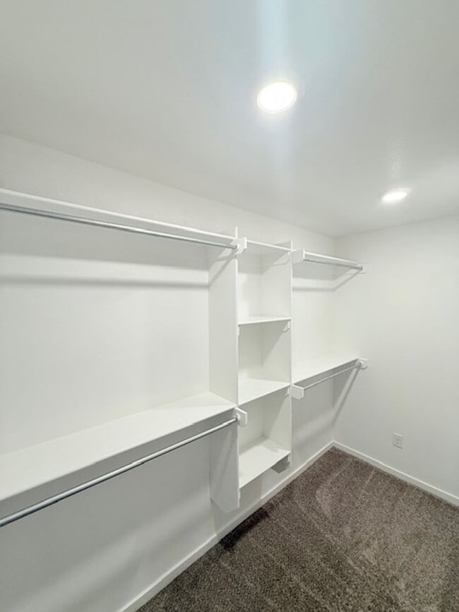 Building Photo - 9709 Saratoga Ave