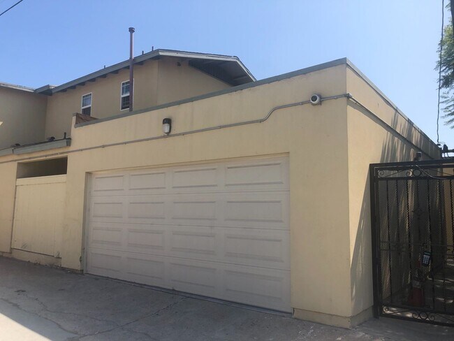 Building Photo - Stylish 2BD Golden Hill Gem | A/C, Bonus R...