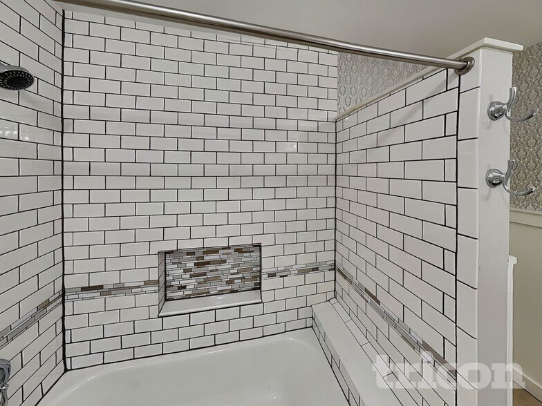 Building Photo - 1006 Barton Blvd