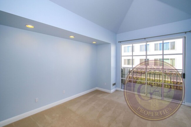 Building Photo - Twin Peaks - 2 BR, Office, 2.5 BA Townhome...