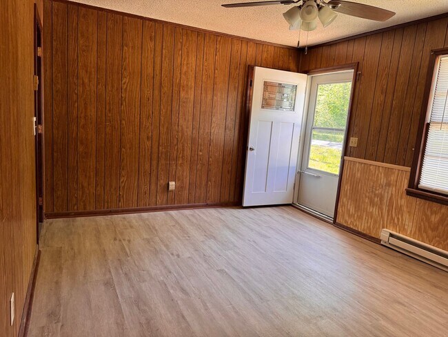 Building Photo - 3 bed, 1 bath brick home located in Troy