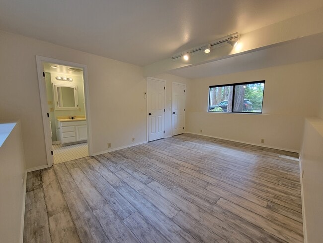 Building Photo - 160 Foxfield Dr