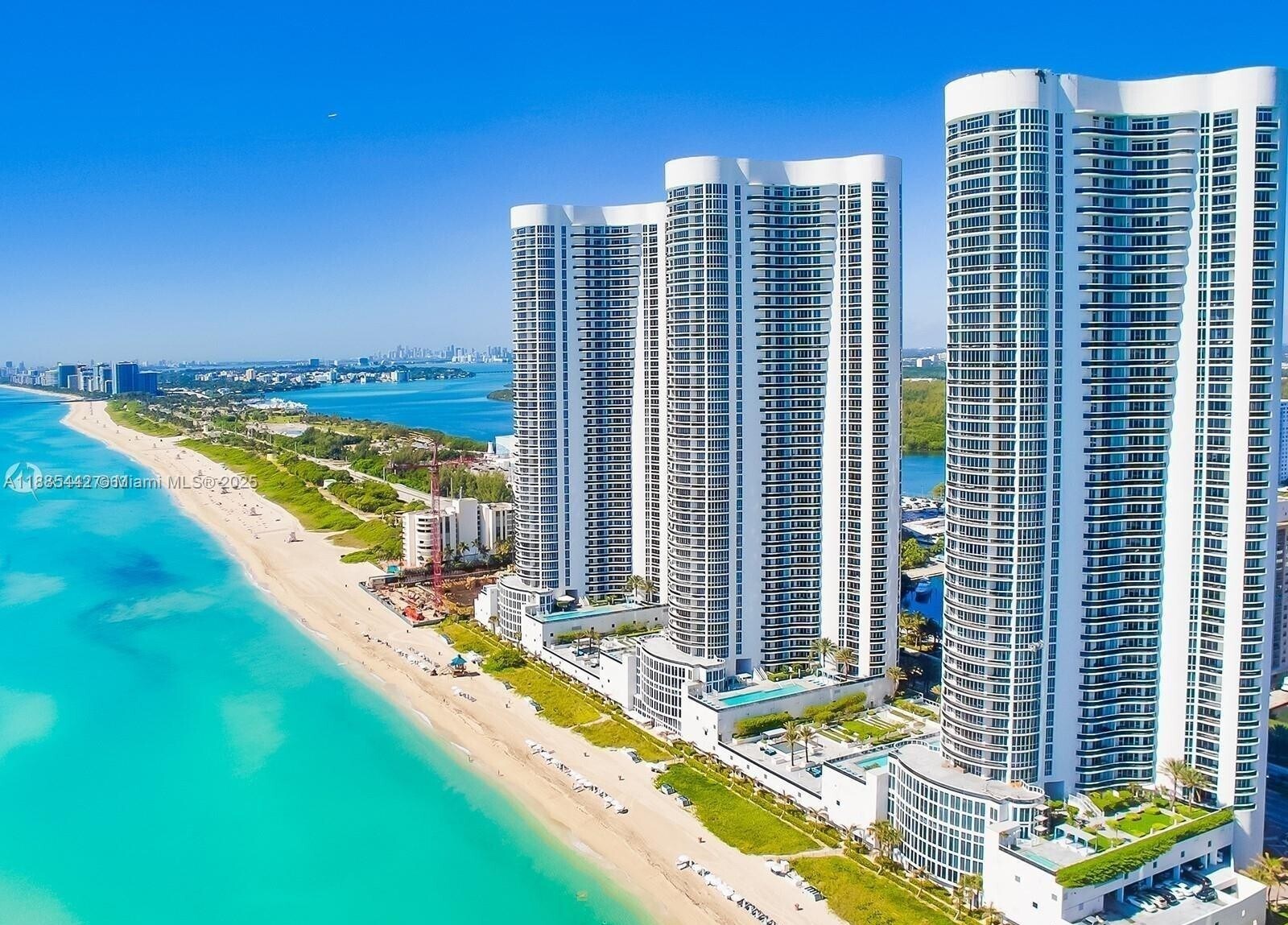 Building Photo - 15901 Collins Ave