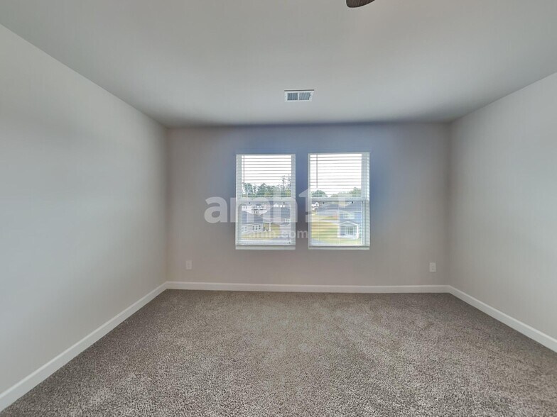 Building Photo - 230 Maxwell Dr