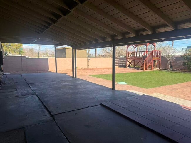 Building Photo - 1662 Shadow Mountain Pl