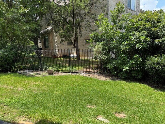 Building Photo - 10913 Sans Souci Pl