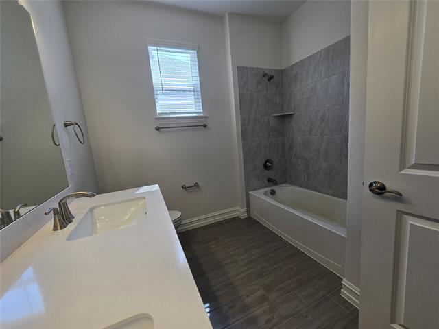 Building Photo - 2724 Southampton Dr