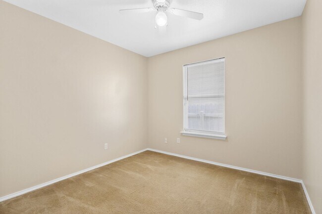 Building Photo - 3 Bedroom/2 Bath Meadow Brook Subdivision