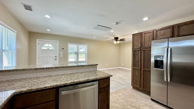 Building Photo - 1006 S Welcome Rd
