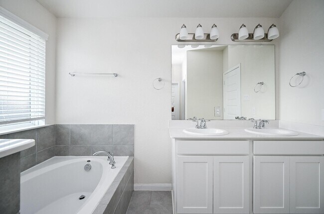 Building Photo - 6602 River Cherwell Ct