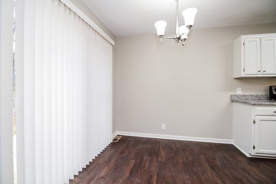 Building Photo - 3105 Roundwood Forest Ln