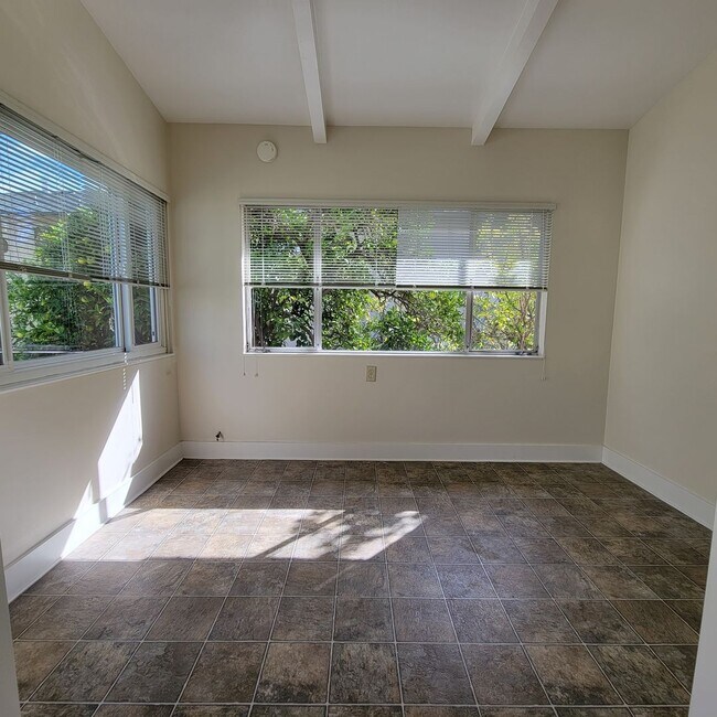 Building Photo - 950 Fremont St