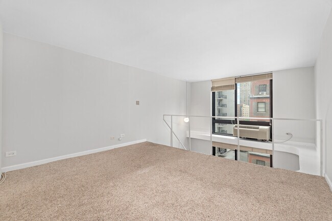 Building Photo - 1221 N Dearborn Pkwy