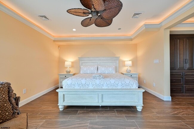 Building Photo - 400 17th St S