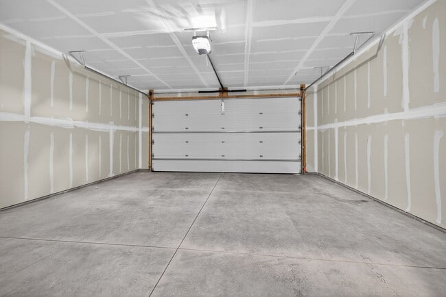 Building Photo - BRAND NEW TOWNHOME IN AMMON IDAHO 3 BED 2.5 BATH WITH 2 STALL GARAGE