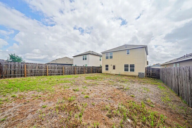 Building Photo - Open-Concept 3BR + Game Room Near Fort Sam & Randolph - Realtor Commission: $500
