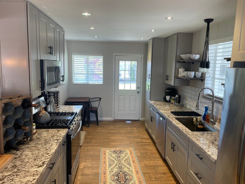 Kitchen to backyard - 911 E San Juan Ave