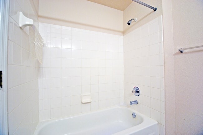 Building Photo - 1 Bedroom 1 Bathroom condo in luxury gated community