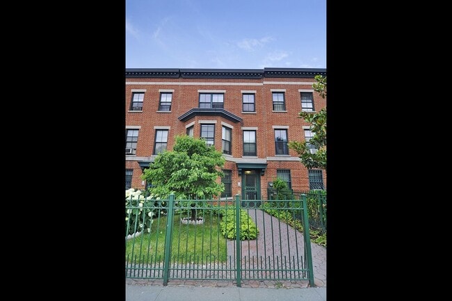 Building Photo - 742 Fulton St