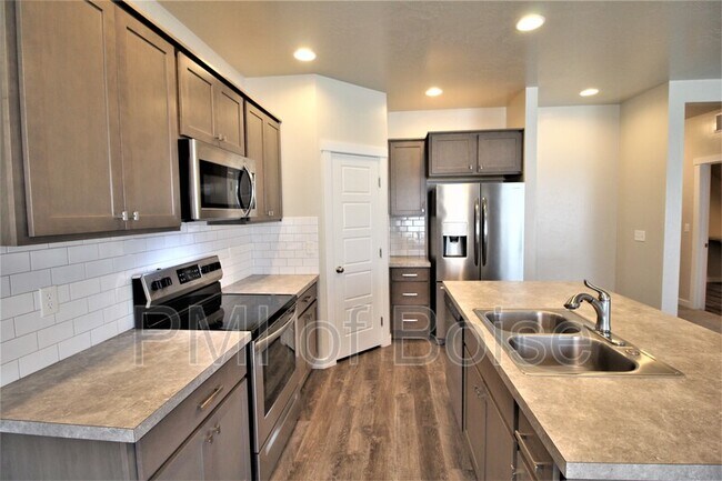 Building Photo - 3098 W Everest St