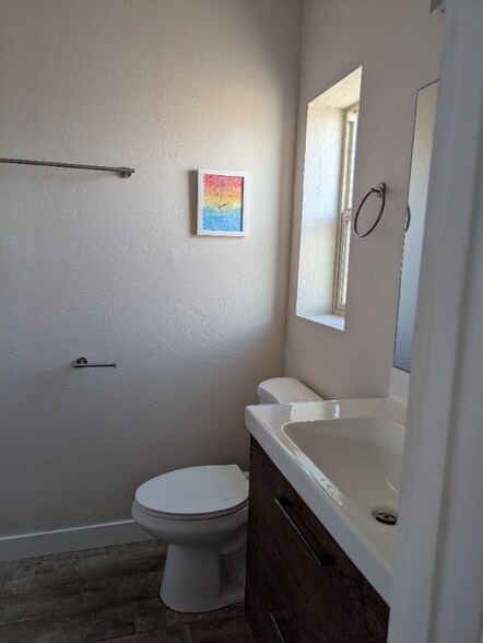 Building Photo - 1925 N Mountain Ave