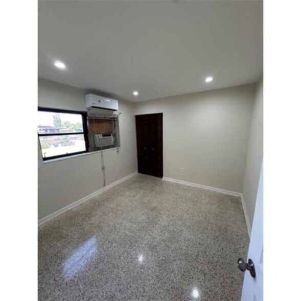 Building Photo - 2020 SW 127th Ct
