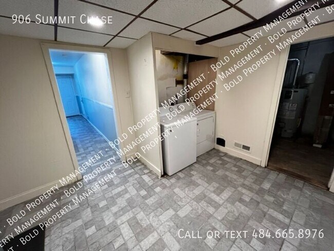 Building Photo - 906 Summit Chase Dr