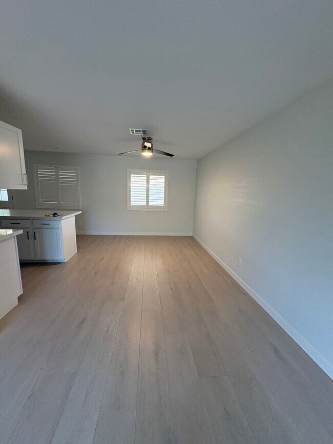 Building Photo - 121 E Santa Cruz Dr