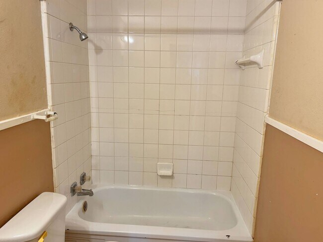 Building Photo - Affordable 2 Bed 1 Bath in Sunnyside Heights