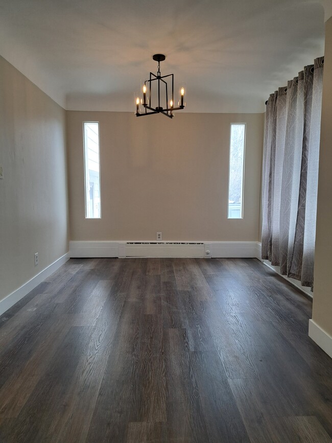 Building Photo - 1029 Yale Ave