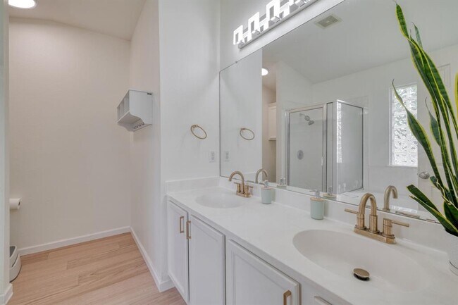 Building Photo - 436 Grey Feather Ct