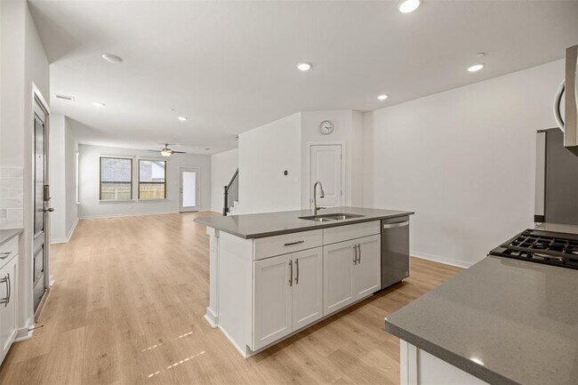 Building Photo - 2500 Forest Creek Dr