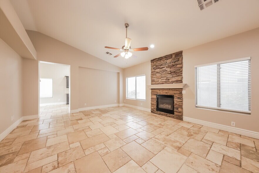 Building Photo - 4036 W Buckskin Trail